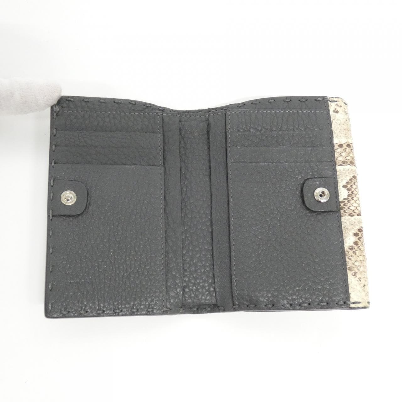 FENDI Peekaboo 8M0359 6DJ 銀包 蟒蛇皮