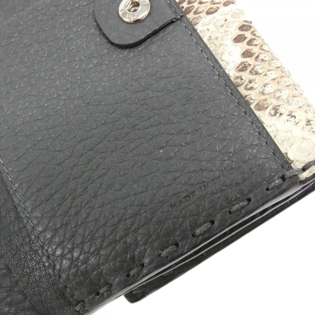 FENDI Peekaboo 8M0359 6DJ 銀包 蟒蛇皮