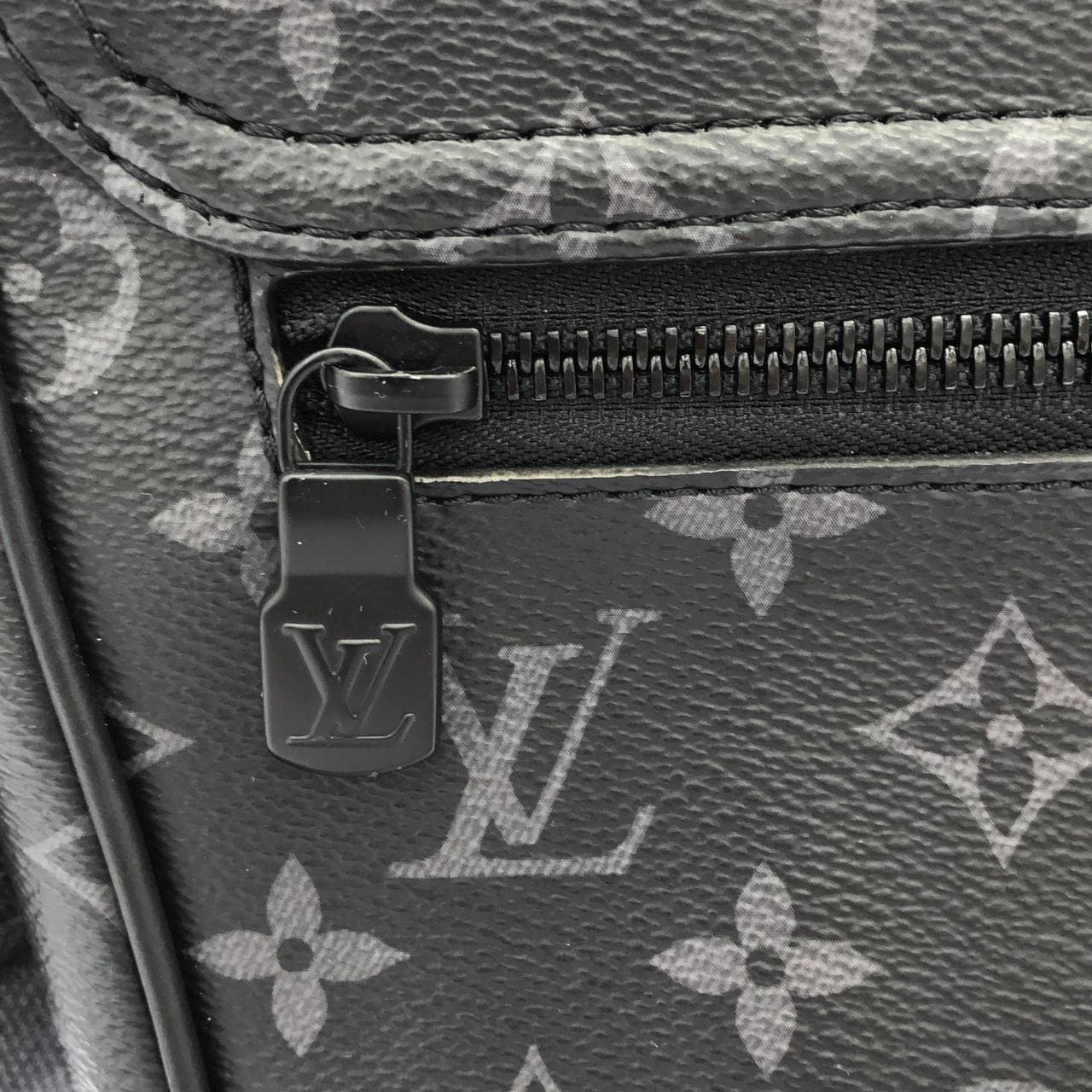 LOUIS VUITTON Eclipse M46685 肩背包 Monogram