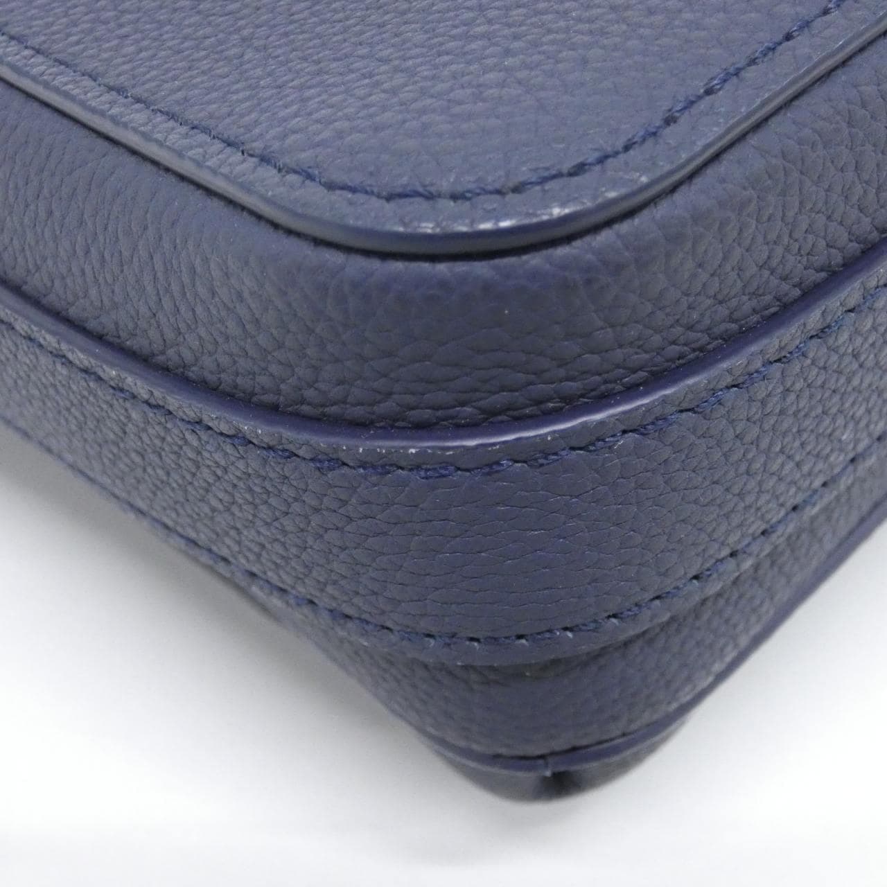 LOUIS VUITTON M15260 肩背包 羊皮