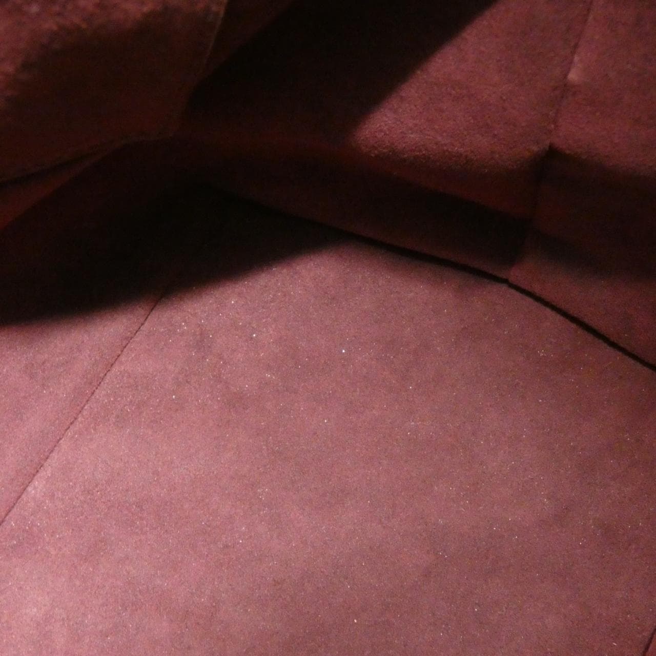 LOUIS VUITTON M97069 肩背包 羊皮