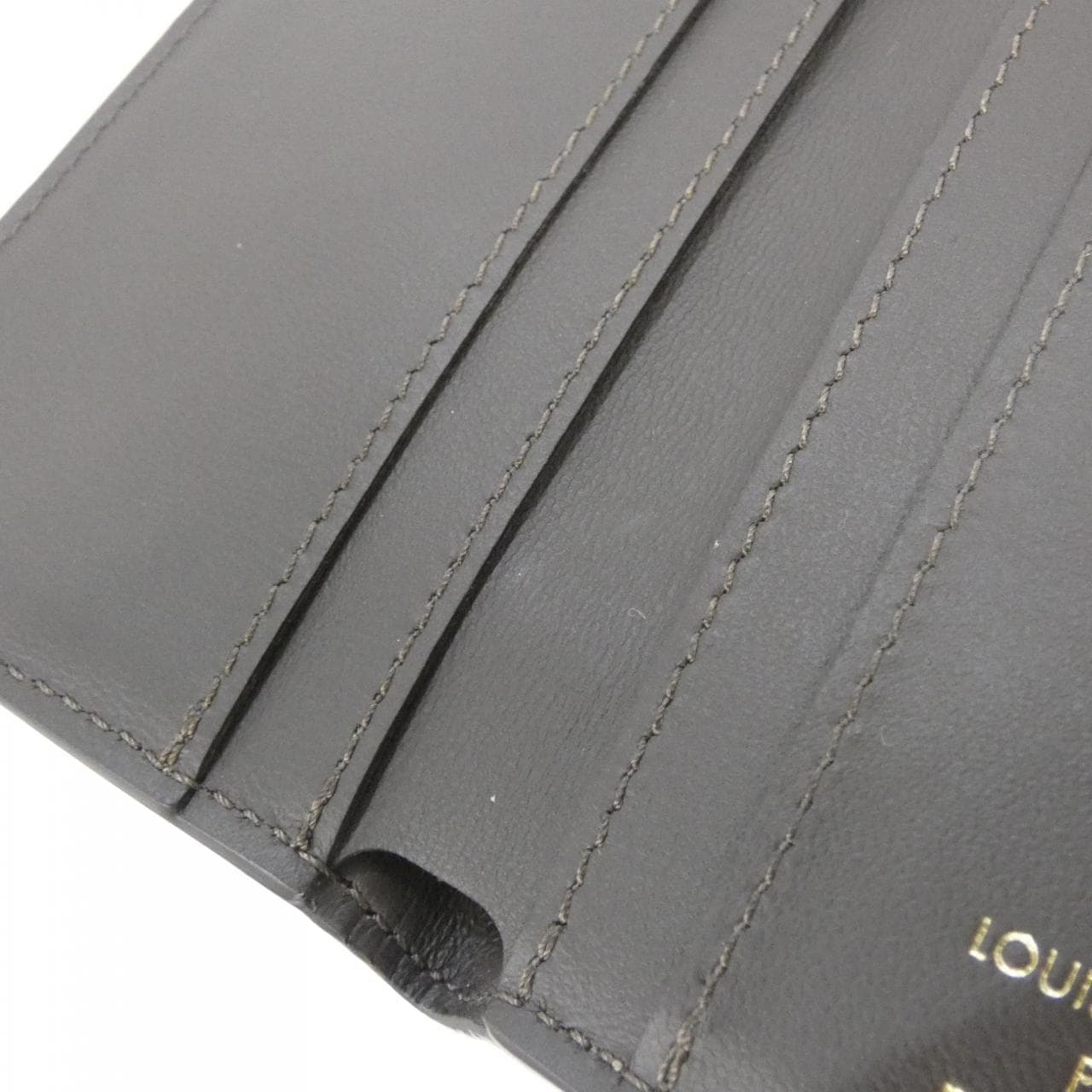 LOUIS VUITTON Capucines M68747 銀包
