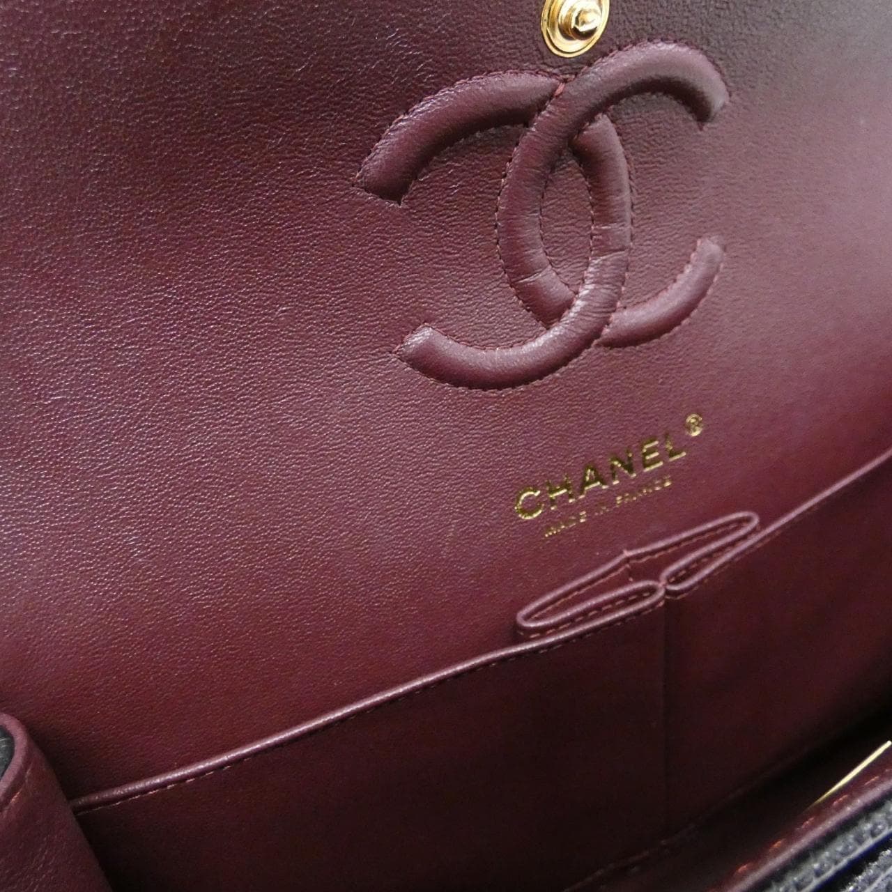 CHANEL Matelasse 1113 Shoulder Grained Calfskin