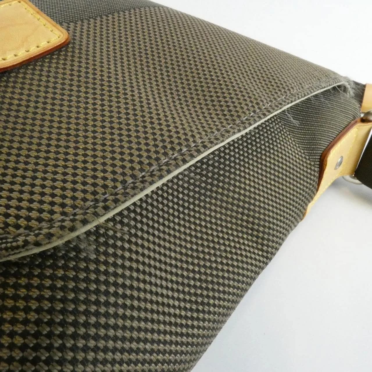 LOUIS VUITTON M93077 肩背包 Damier