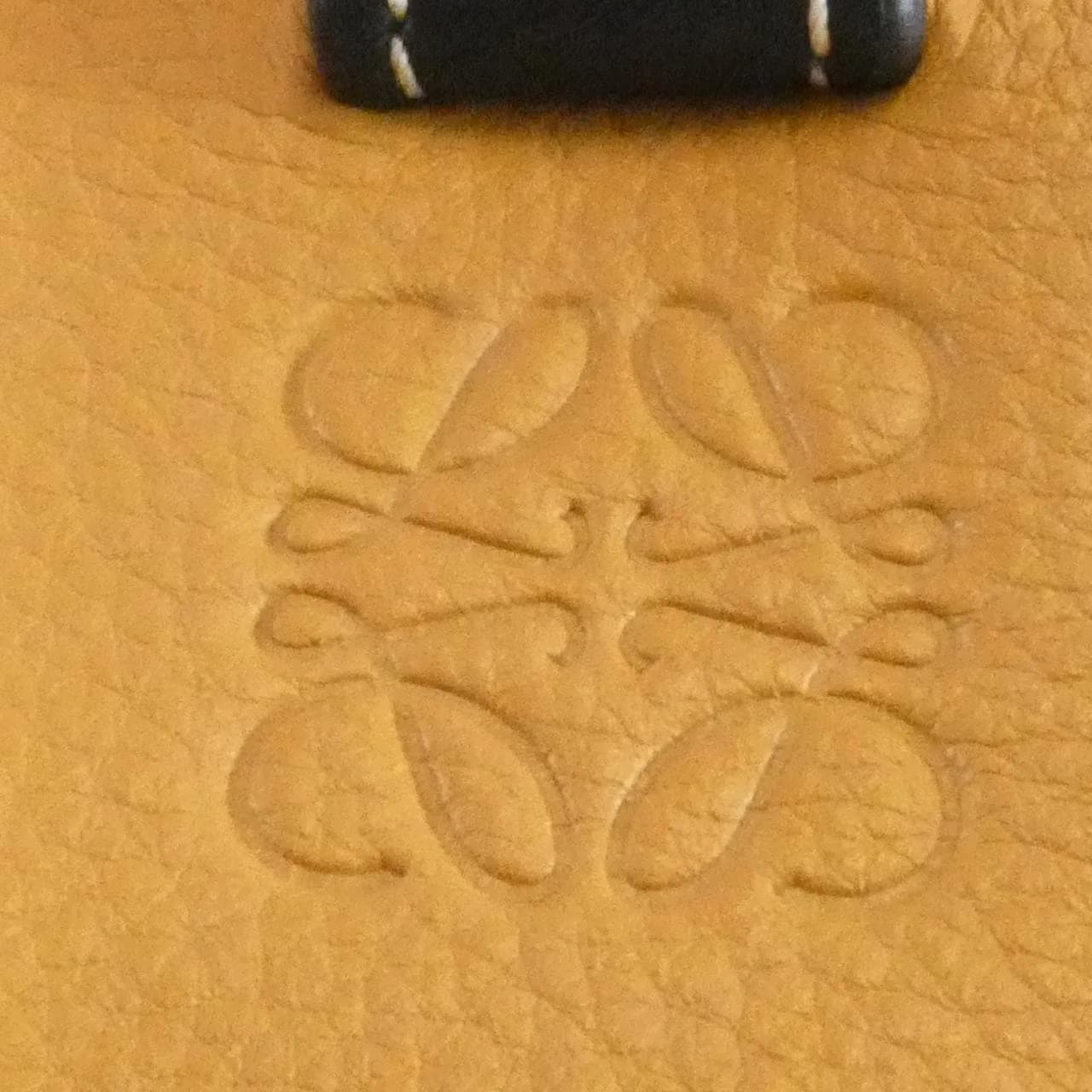 LOEWE Hammock 387 30PS35 肩背包