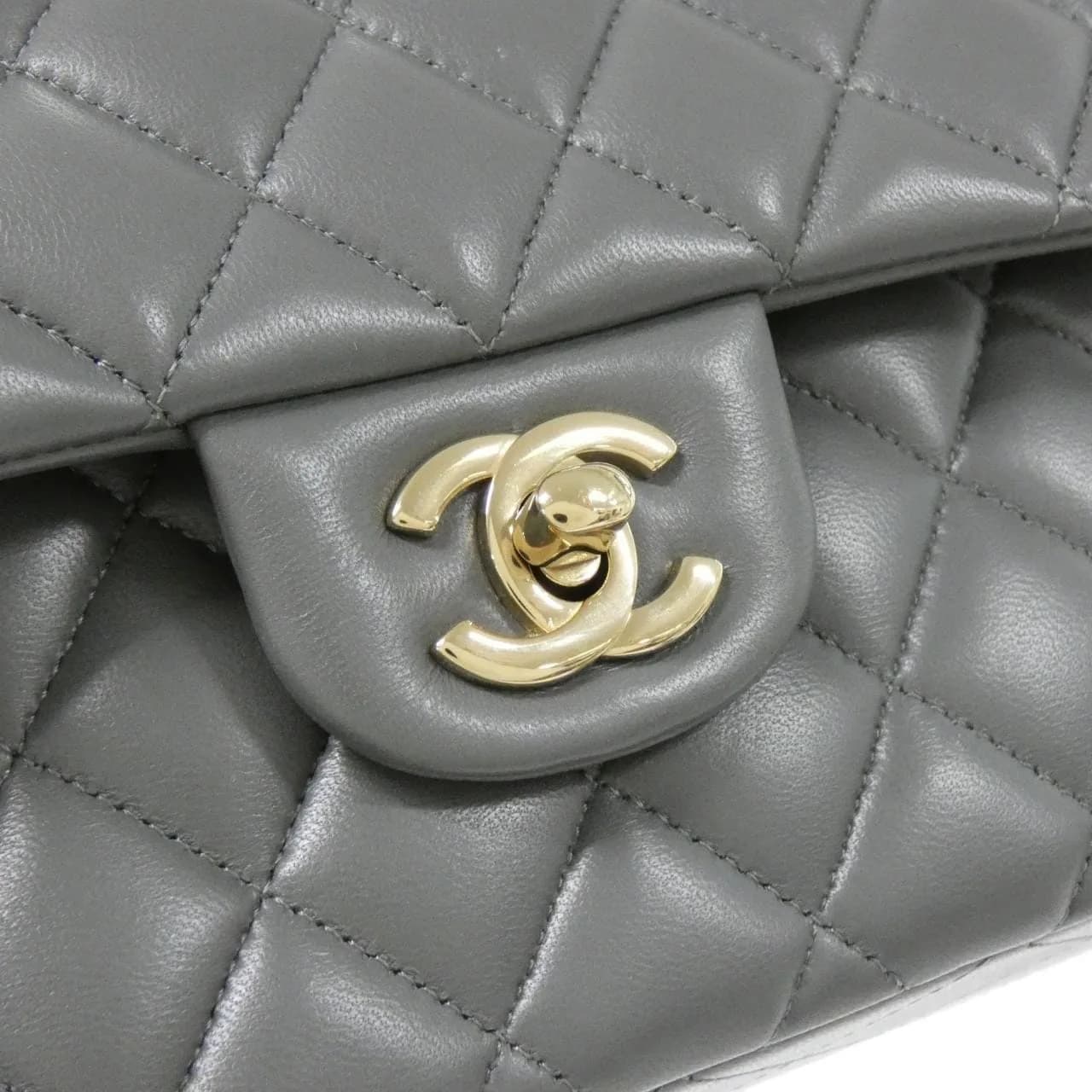 CHANEL Matelasse 1113 Shoulder Lambskin