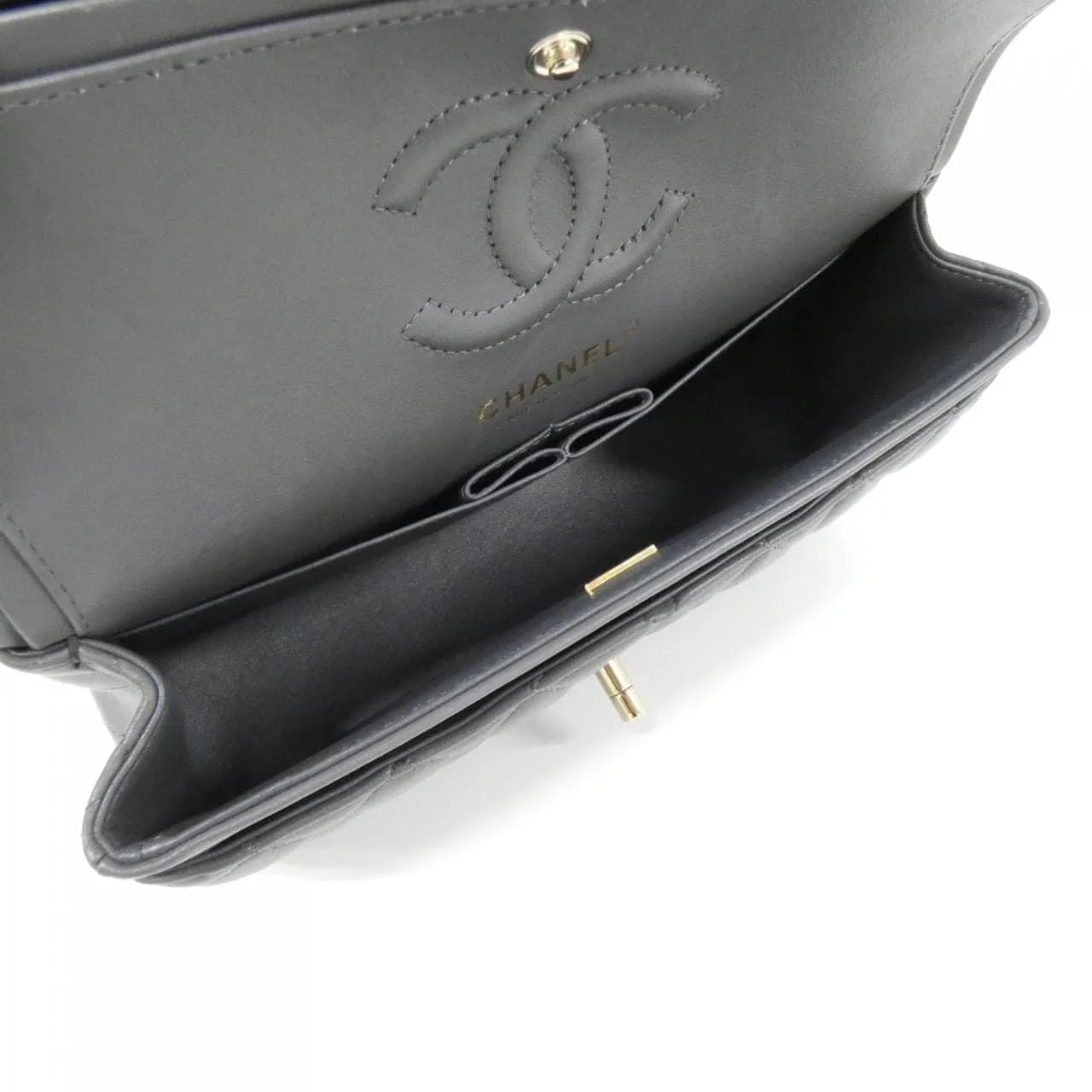 CHANEL Matelasse 1113 Shoulder Lambskin