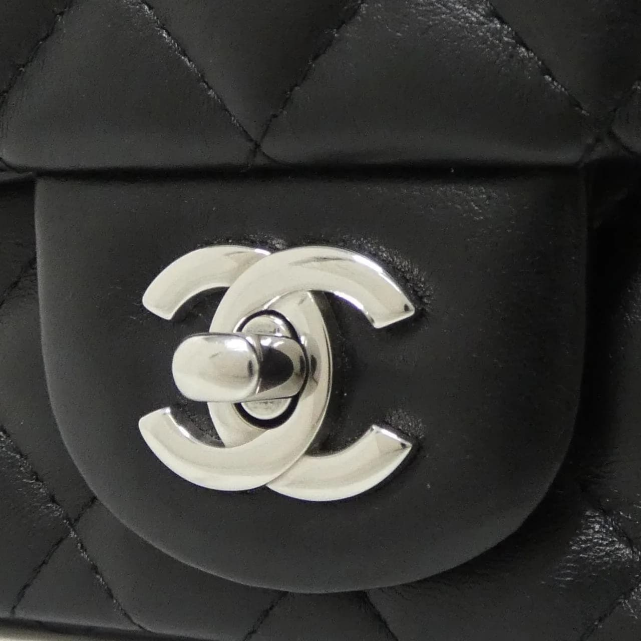 CHANEL Matelasse 35200 Shoulder Lambskin