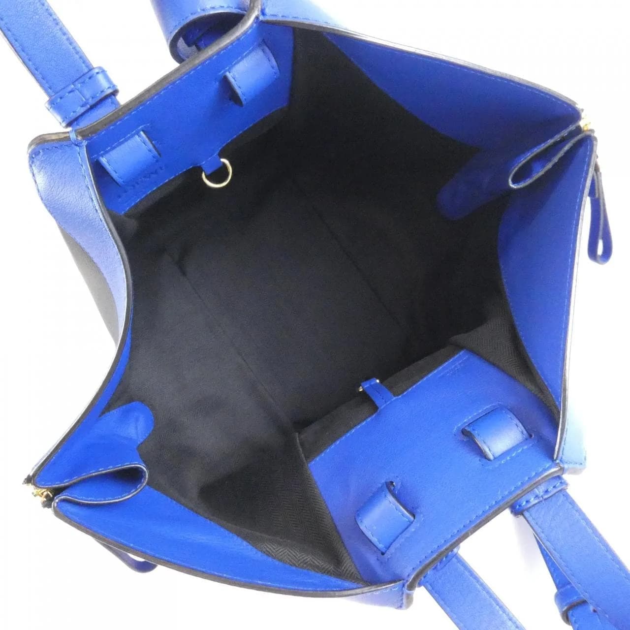 LOEWE Hammock 387 30EN60 肩背包