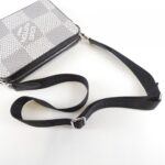 Louis Vuitton Damier Graphite 3D Trio Messenger N50027 Shoulder Bag - Image 4