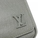 Louis Vuitton Taiga District PM M30970 Shoulder Bag - Image 4