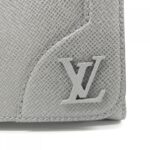 Louis Vuitton Taiga New Flap Messenger M30808 Shoulder Bag - Image 4