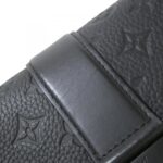 Louis Vuitton Taïga Monogram S-Cape Messenger M23741 Shoulder Bag - Image 6