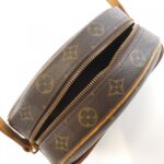 Louis Vuitton Monogram Blois M51221 Shoulder Bag - Image 10