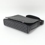 Louis Vuitton Damier Graphite District MM Shoulder Bag N41029 - Image 3
