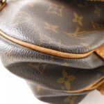 Louis Vuitton Monogram Saumur 30cm M42256 Shoulder Bag - Image 2