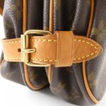 Louis Vuitton Monogram Saumur 30cm M42256 Shoulder Bag - Image 4
