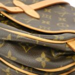 Louis Vuitton Monogram Saumur 30cm M42256 Shoulder Bag - Image 2