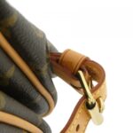 Louis Vuitton Monogram Saumur 30cm M42256 Shoulder Bag - Image 5