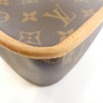 Louis Vuitton Monogram Saumur Shoulder Bag M42250 - Image 3