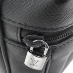 Louis Vuitton Taiga Messenger M31003 Shoulder Bag - Image 4