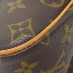 Louis Vuitton Monogram Saumur Shoulder Bag M42250 - Image 3