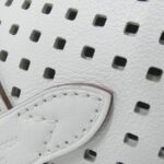 Louis Vuitton Saumur M93997 Shoulder Bag - Image 4