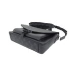 Louis Vuitton Taiga Lama Messenger M30746 Shoulder Bag - Image 3