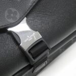 Louis Vuitton Taiga Lama Messenger M30746 Shoulder Bag - Image 6