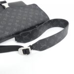 Louis Vuitton Taiga Lama Messenger M30746 Shoulder Bag - Image 7