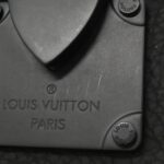 Louis Vuitton Taïga Monogram Vertical Trunk Wearable Wallet M82070 Shoulder Bag - Image 4