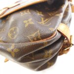 Louis Vuitton Monogram Saumur 30cm M42256 Shoulder Bag - Image 2