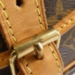 Louis Vuitton Monogram Saumur 30cm M42256 Shoulder Bag - Image 4
