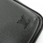 Louis Vuitton Taiga Avenue Sling Bag M30863 Shoulder Bag - Image 4