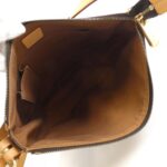 Louis Vuitton Monogram Touram GM M40075 Shoulder Bag - Image 8