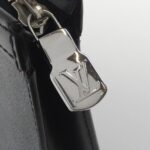 Louis Vuitton Damier Cobalt Lace Pochette Voyage N60241 Bag - Image 6