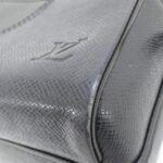 Louis Vuitton Taiga (V Pattern) Outdoor Messenger PM M30703 Shoulder Bag - Image 3