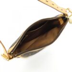 Louis Vuitton Monogram Touram GM M40075 Shoulder Bag - Image 9