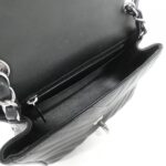 Chanel_35200_Shoulder_Bag_10