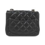 Chanel_35200_Shoulder_Bag_2