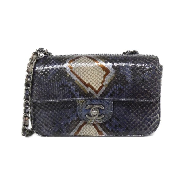 Chanel_Shoulder_Bag_1