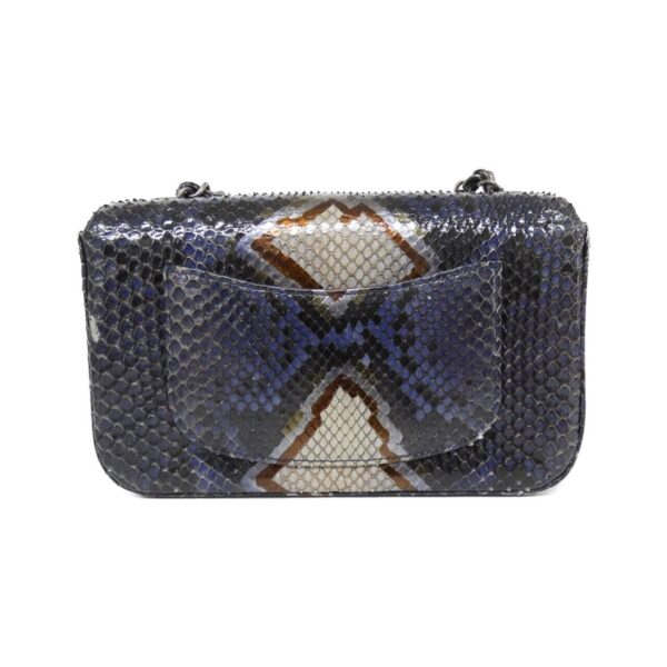 Chanel_Shoulder_Bag_2