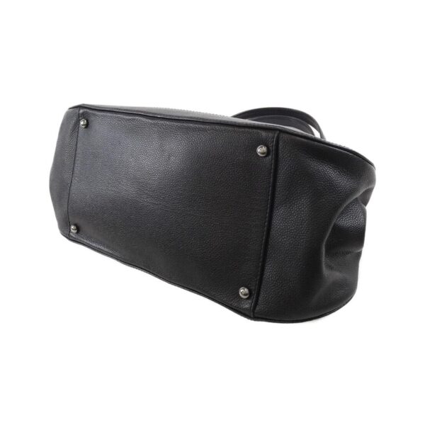 Chanel_Shoulder_Bag_3