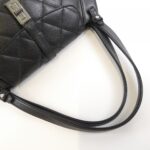 Chanel_Shoulder_Bag_5