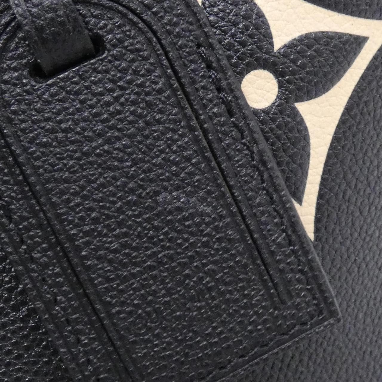 Louis_Vuitton_Bicolor_Monogram_Empreinte_Grand_Palais_MM_M45842_Bag_3