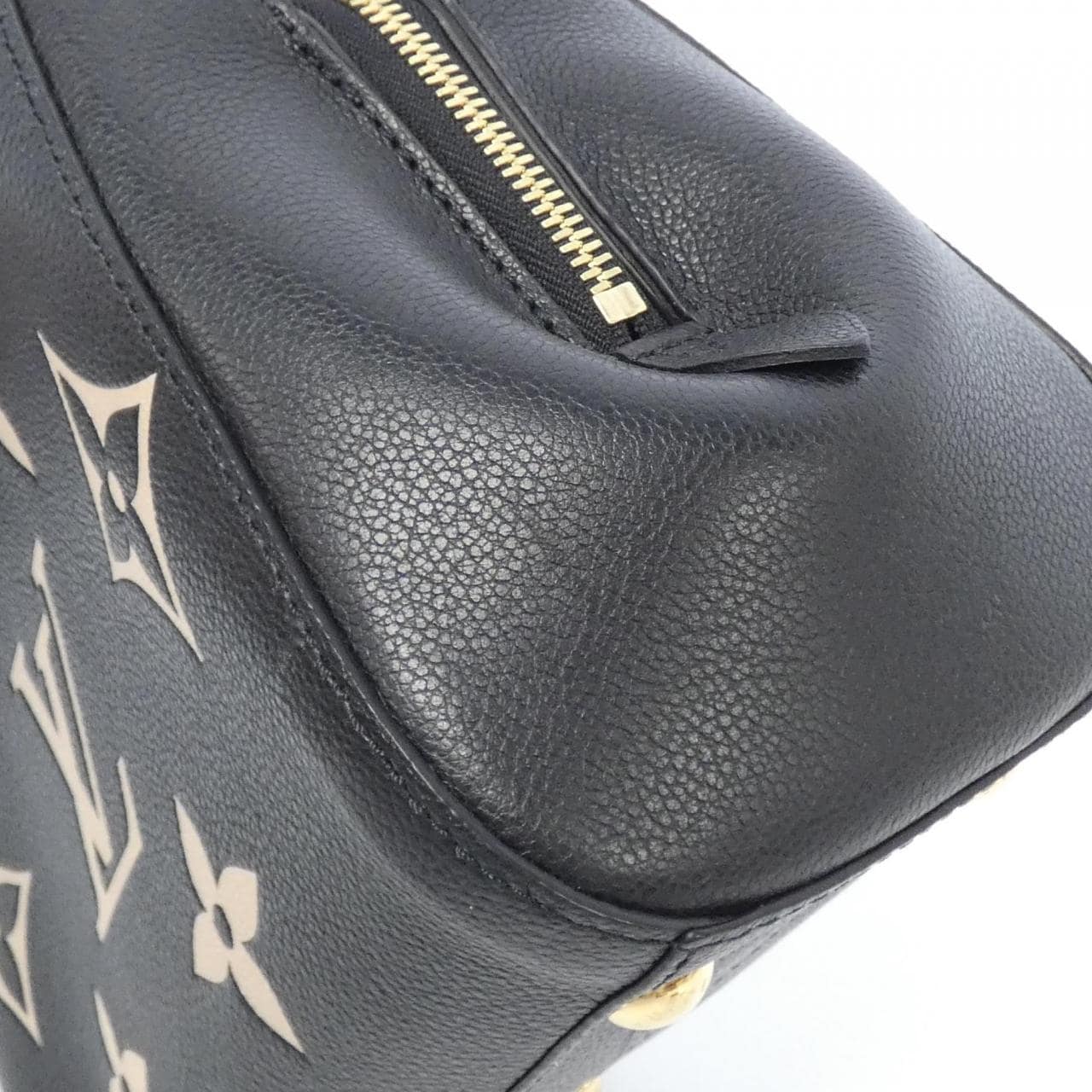 Louis_Vuitton_Bicolor_Monogram_Empreinte_Montaigne_BB_Bag_M45778_3