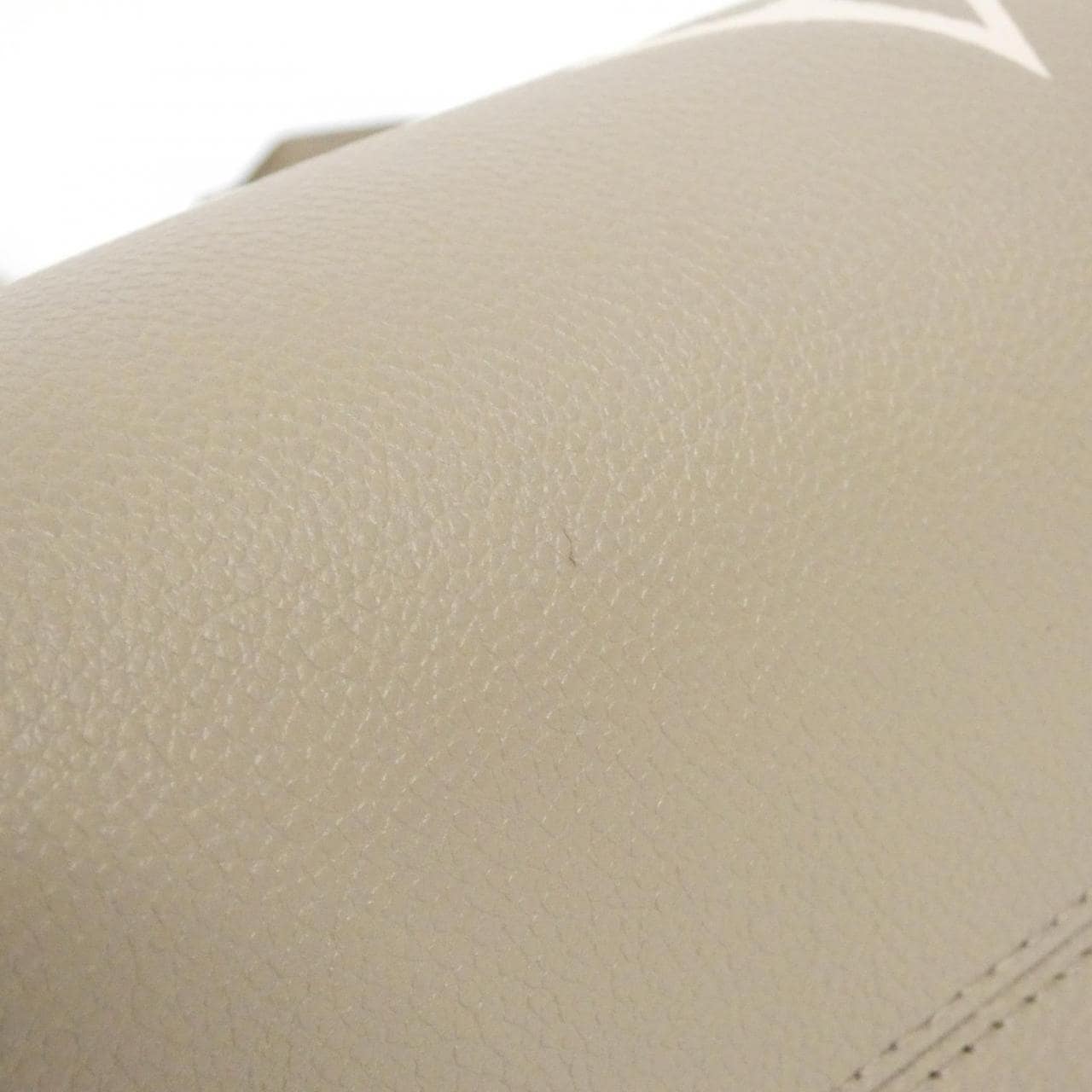 Louis_Vuitton_Bicolor_Monogram_Empreinte_OnTheGo_MM_M45494_Bag_2