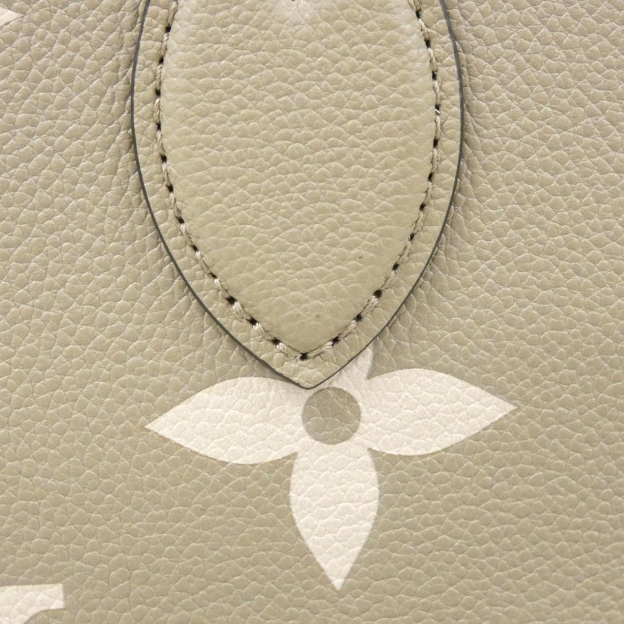 Louis_Vuitton_Bicolor_Monogram_Empreinte_OnTheGo_MM_M45494_Bag_3