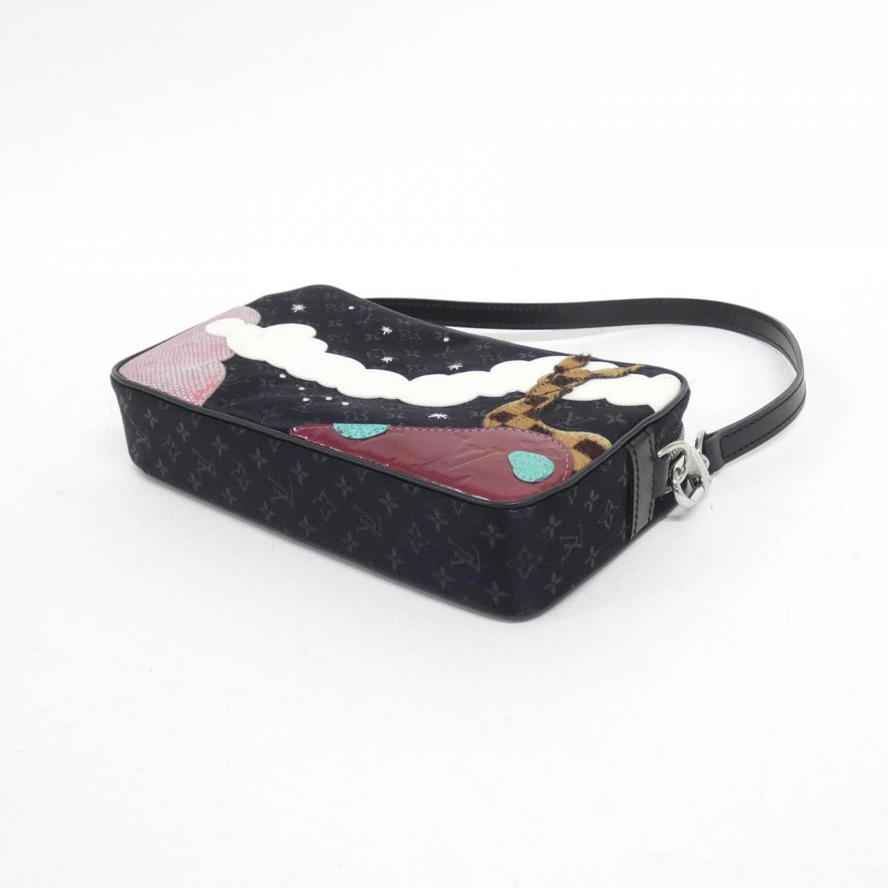 Louis_Vuitton_Comtesse_de_Fé_Pochette_M92275_Accessory_Pouch_3