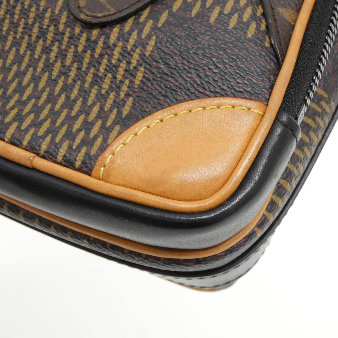 Louis_Vuitton_Damier_Giant_LV_Squared_Amazon_Messenger_N40357_Shoulder_Bag_3